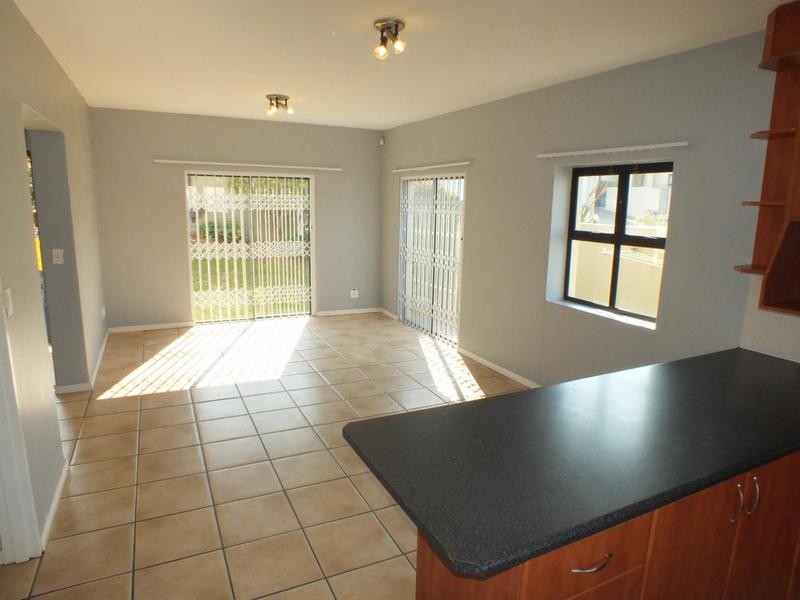 To Let 4 Bedroom Property for Rent in Van Riebeeckshof Western Cape